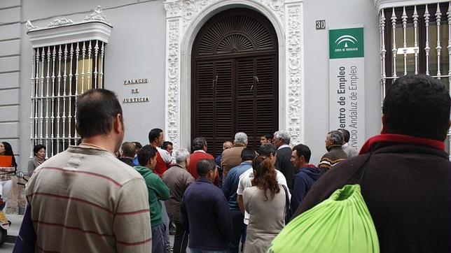 Un descenso del paro que sabe a poco