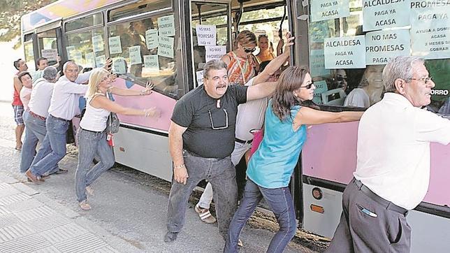 La alcaldesa de Jerez acude al juzgado por el secuestro de Urbanos Amarillos