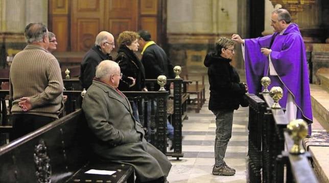 Los templos celebran  el mircoles de ceniza que abre la Cuaresma