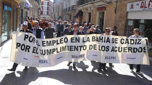 Los exdelphi marchan en manifestacin hasta la sede del PP