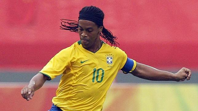 La Policía recupera una camiseta original de Ronaldinho que fue robada del camión de la empresa de envíos en Jerez 