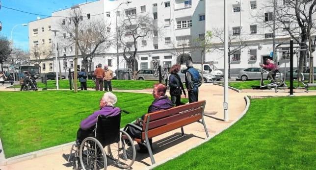 Abre al pblico la nueva zona verde de la calle Garca de Sola