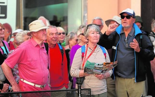 Invasin de turistas gracias a la llegada de tres cruceros a Cdiz