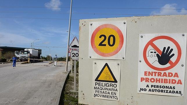 Los Tedax desactivan varias bengalas náuticas en el vertedero de Jerez 