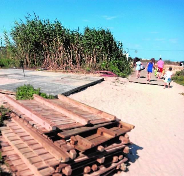 Comienza el montaje de las instalaciones de la playa