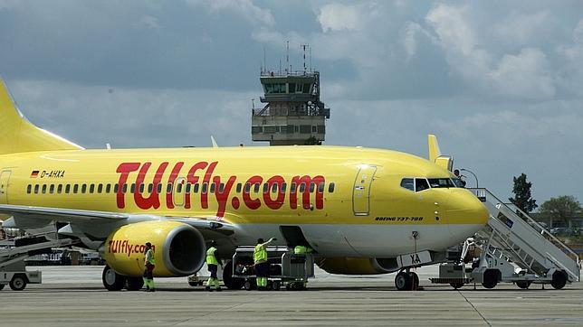 Avión de Tuifly, en el aeropuerto de Jerez