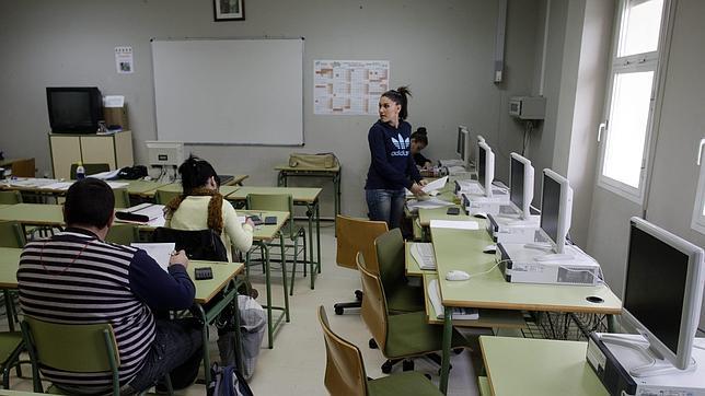 Los populares portuenses reclaman a la Junta su dejadez en materia educativa