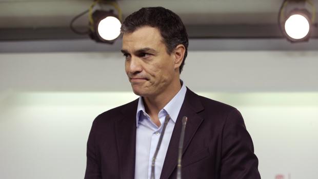 Sánchez dimite tras el día más bronco en el PSOE