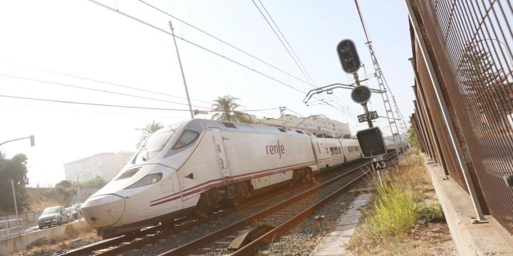 Renfe refuerza los trenes Cádiz Madrid con motivo del Día de Andalucía