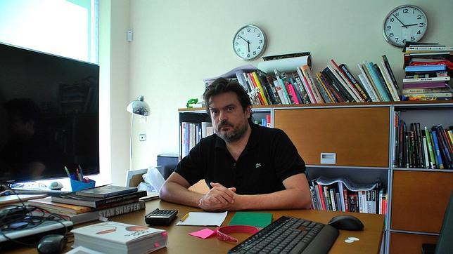 Javier León, en su estudio de San Fernando