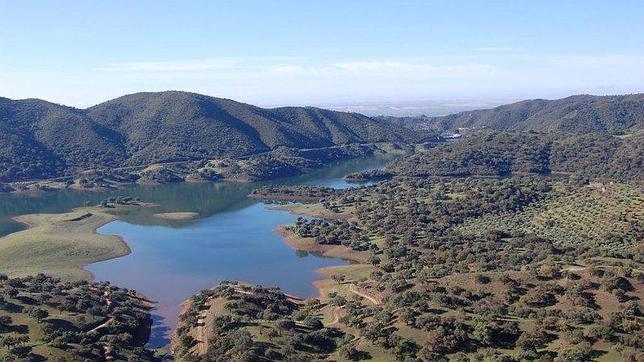 La Sierra Norte de Sevilla ofrece al visitante unos paisajes maravillosos. Fuente: andalucia-org