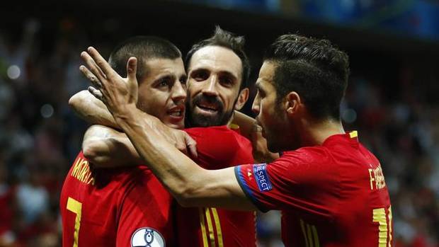 España celebra el segundo tanto ante Turquía