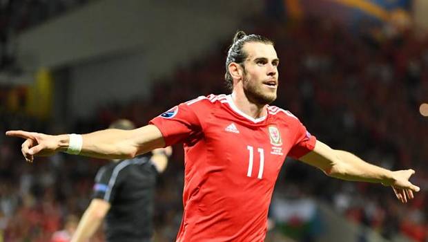 Gareth Bale celebra uno de sus tres goles en la Eurocopa.