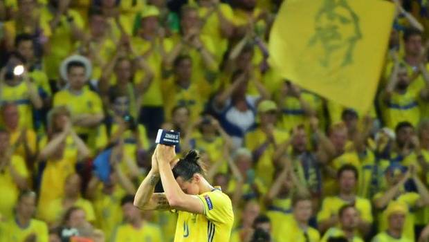Zlatran Ibrahimovic, se despide de la afición sueca.