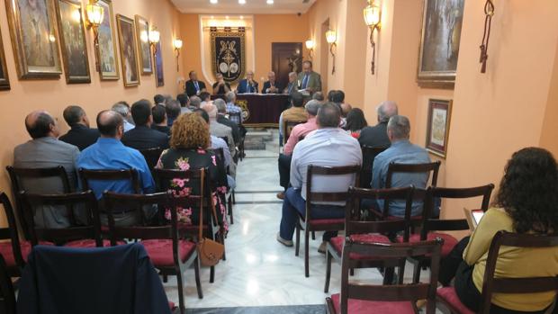 Imagen del pleno en la sede del Consejo en la calle Cobos