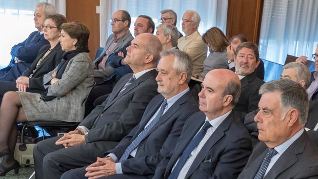 Chaves, Griñán, Zarrías y el resto de acusados en el juicio del caso ERE en la Audiencia de Sevilla