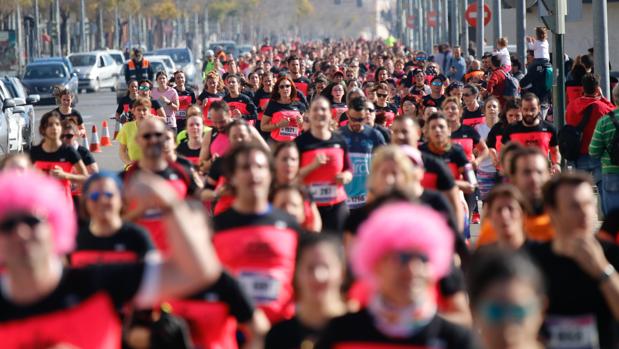 Dos mil corredoras han llenado las calles del centro de Córdoba