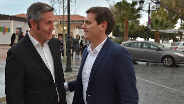 El alcalde de Mijas con Albert Rivera en Mijas