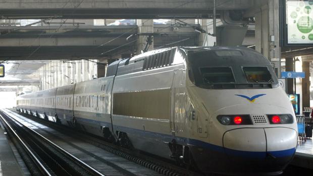 Un tren AVE en Córdoba
