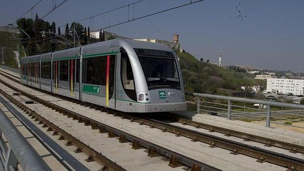 Uno de los convoyes del metro de Sevilla