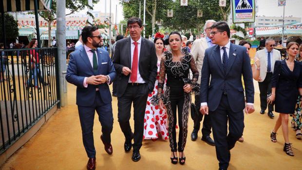 Juan Marín, Marta Bosquet y Álvaro Pimentel en la Feria de Abril de Sevilla