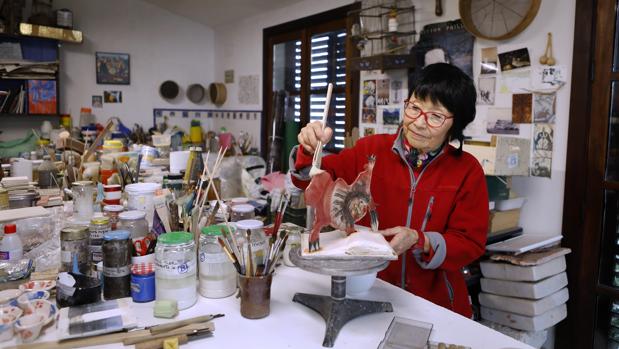 Hisae Yanase, trabajando en su estudio de Córdoba, en noviembre de 2018