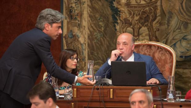 El presidente de la Diputación Provincial Antonio Ruiz en un pleno