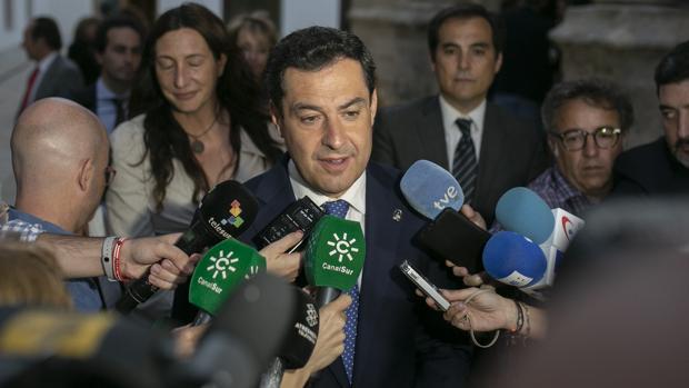 El presidente de la Junta de Andalucía, Juanma Moreno, en el Parlamento andaluz