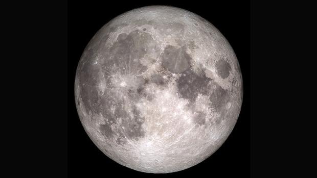 El agua lunar está congelada en forma de hielo puro