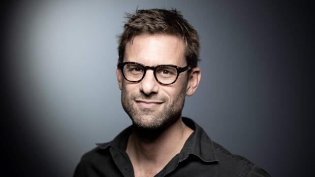 El escritor Nicolas Mathieu, galardonado con el premio Goncourt, el premio literario más prestigioso de Francia