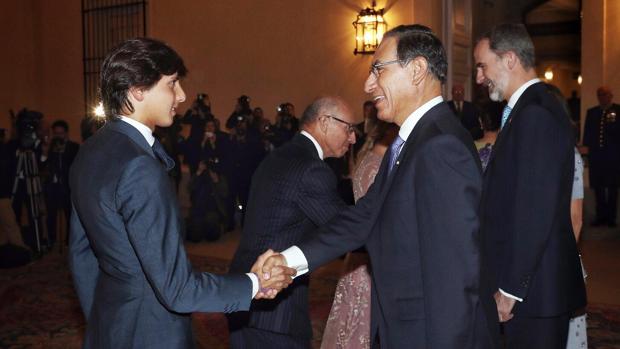 El saludo entre Andrés Roca Rey y Martín Vizcarra
