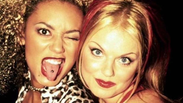 Melanie Brown (Mel B) y Geri Halliwell, componentes de las Spice Girls