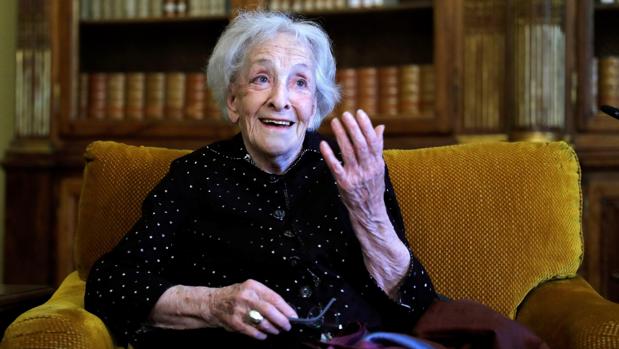 La poeta uruguaya Ida Vitale, premio Cervantes 2018, en la Biblioteca Nacional de España