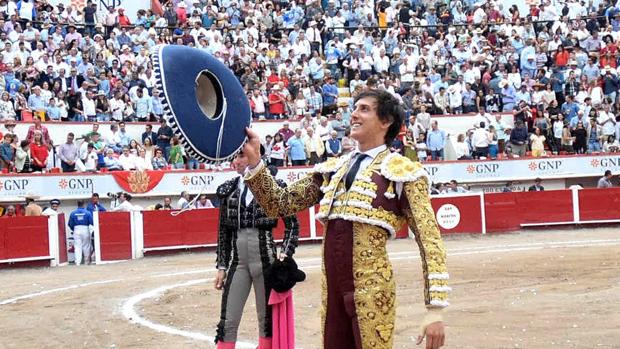 Roca Rey da una triunfal vuelta al ruedo
