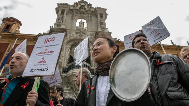 Protesta de los músicos de la Orquesta Ciudad de Granada frente a San Telmo el jueves pasado