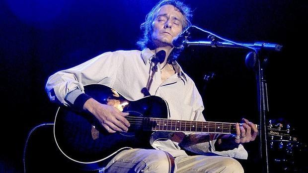Antonio Vega, durante un concierto en 2004