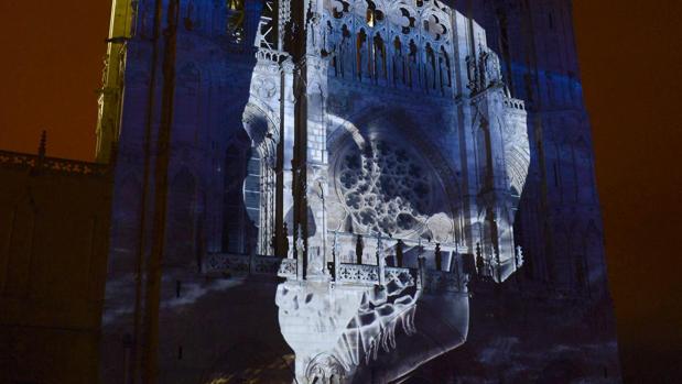 Proyección en la fachada de la Catedral de Burgos, en una edición anterior de la Noche Blanca