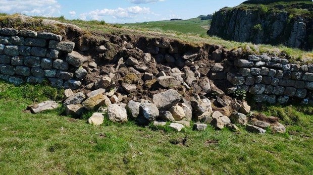 Sección de la muralla romana destrozada