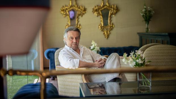 Felipe Benítez Reyes en un céntrico hotel sevillano