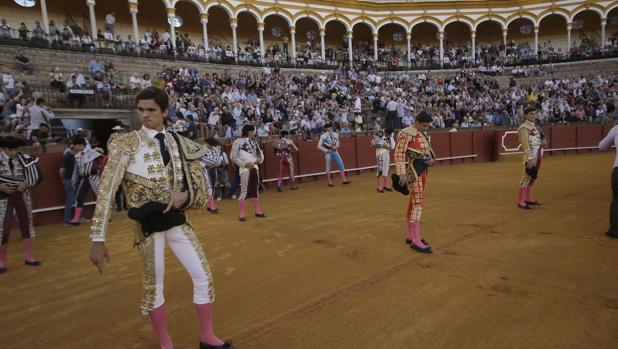 Paseíllo de la novillada celebrada el pasado 6 de junio en la Maestranza -