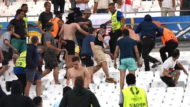 Incidentes en la grada del estadio Velodrome de Marsella
