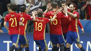 España añade el gol al buen fútbol y da un recital