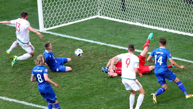 Eurocopa 2016: 
Un gol en propia puerta condena a Islandia
