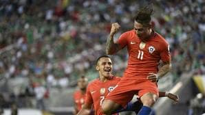 Chile le mete siete a México y pasa a semifinales