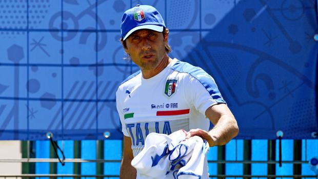 Antonio Conte, en un entrenamiento de la selección italiana