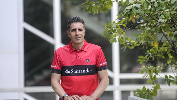 Miguel Induráin posa para ABC en un evento en Barcelona