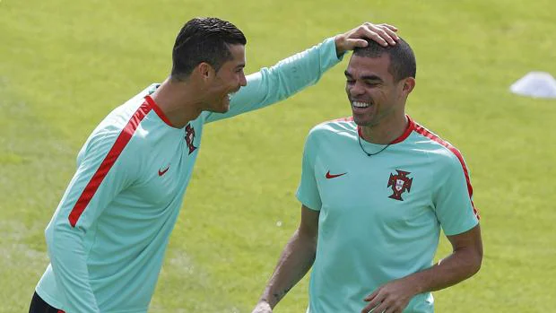 Cristiano y Pepe, con Portugal