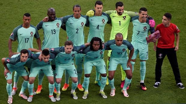 Eurocopa 2016: 
El recogepelotas que posó con Portugal
