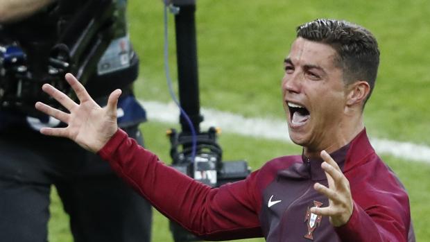 Eurocopa 2016: 
Las lágrimas de Ronaldo se prolongaron tras el pitido final
