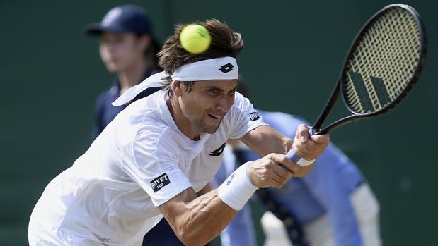 Ferrer devuelve un saque de Berdych